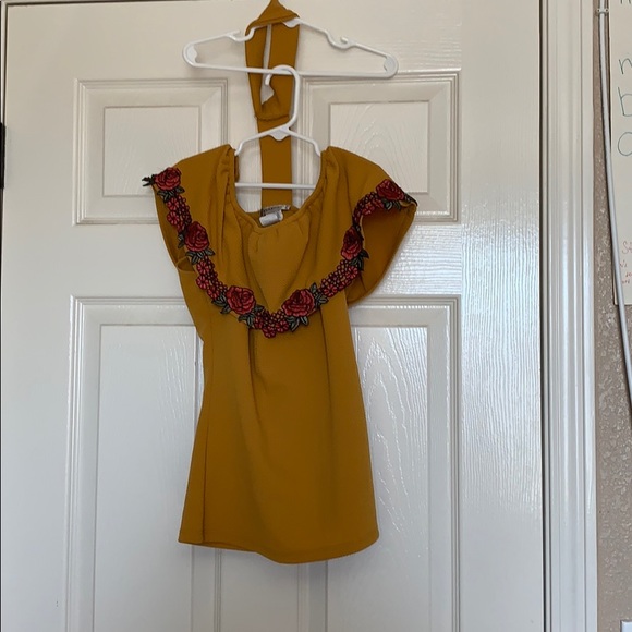 Off the shoulder - Picture 1 of 1